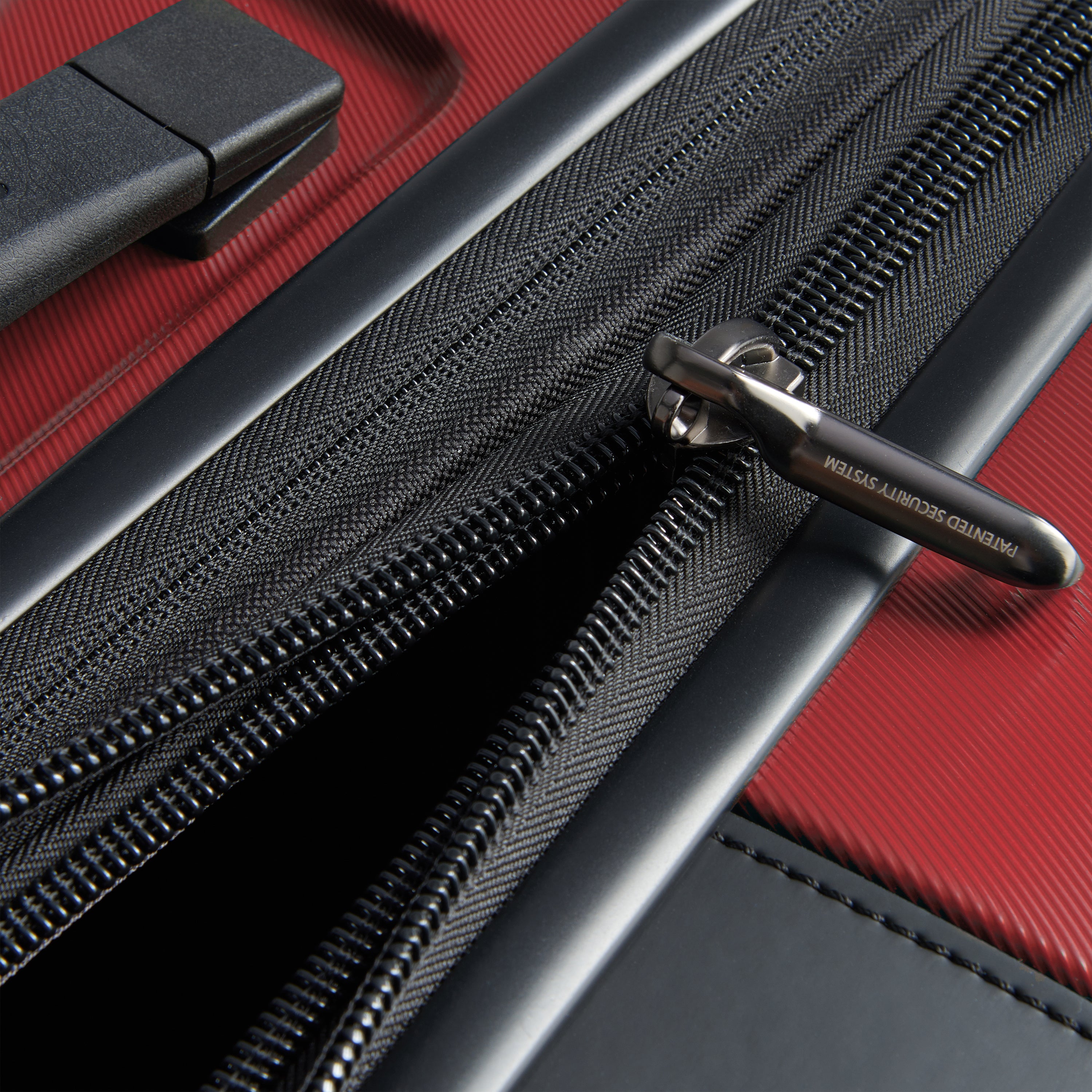 Promenade Hard 2.0 M Expandable Check-in Suitcase (66 cm) - Burgundy