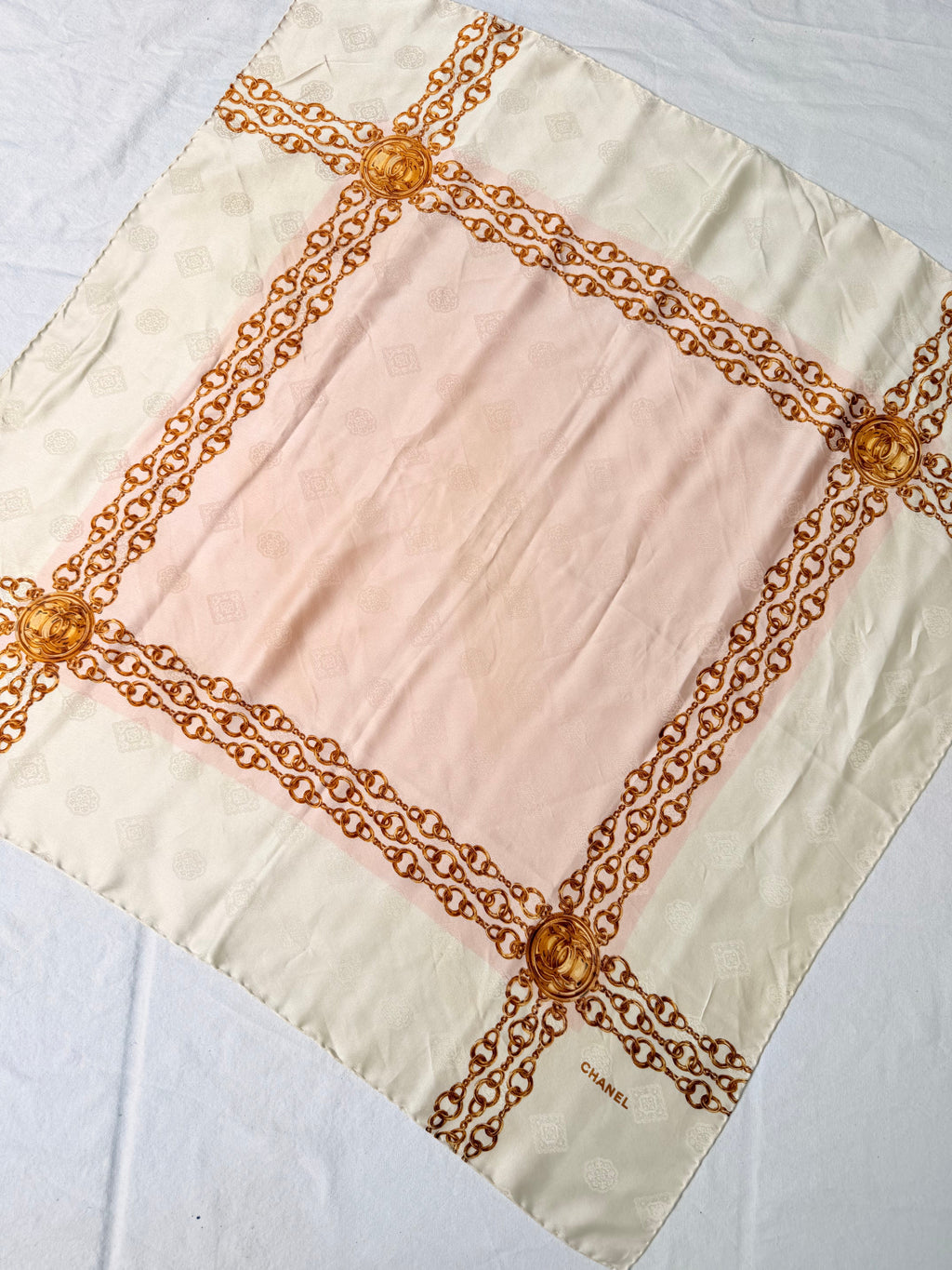 Foulard Chanel - Modèle Rose Pâle Et Blanc