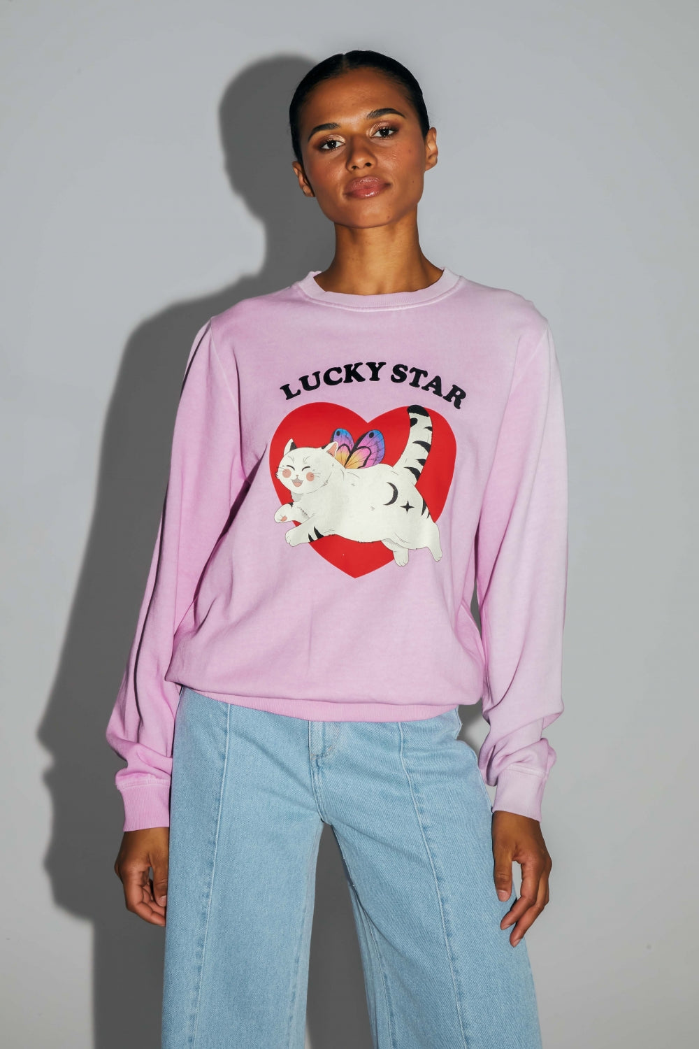 Sweatshirt Eddie Lucky Cat En Coton Organique Délavé Fabriqué Au Portugal - Rose