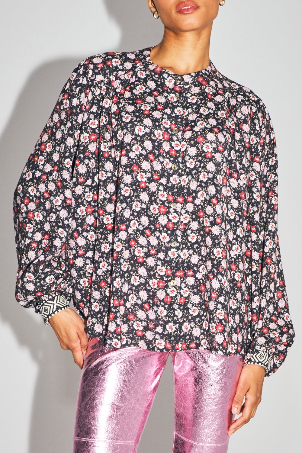Chemise Paola, Imprimé Gypsy Fleuri Rouge Et Rose Fabriquée En Italie - Noir