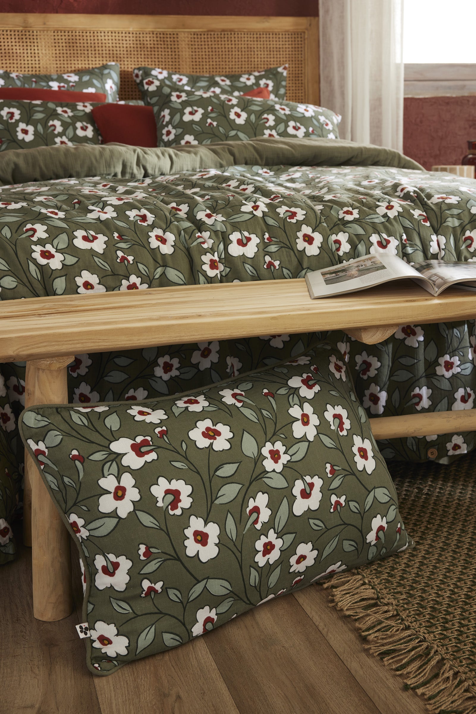 Flora - Coussin Déhoussable Avec Passepoil - Gaze De Coton Imprimée
