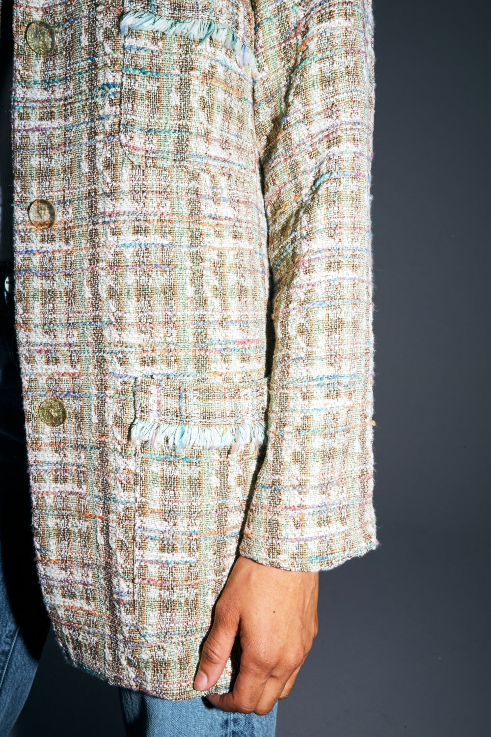 La chaqueta Toulouse de tweed reciclado arcoíris hecha en Italia