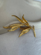 Broche de esfinge vintage - Follaje de oro texturizado