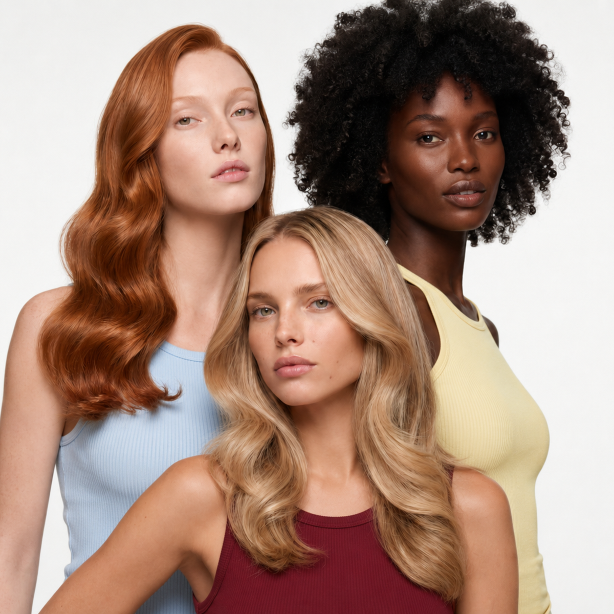 Lazartigue – Tratamiento Acondicionador Colour Protect (Tratamiento Protector Del Color y Brillo), tres mujeres de pelo largo y ondulado, de diferentes tonos, posan de frente