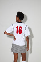 Camiseta Colette College, logotipo de terciopelo rojo, fabricada en Portugal