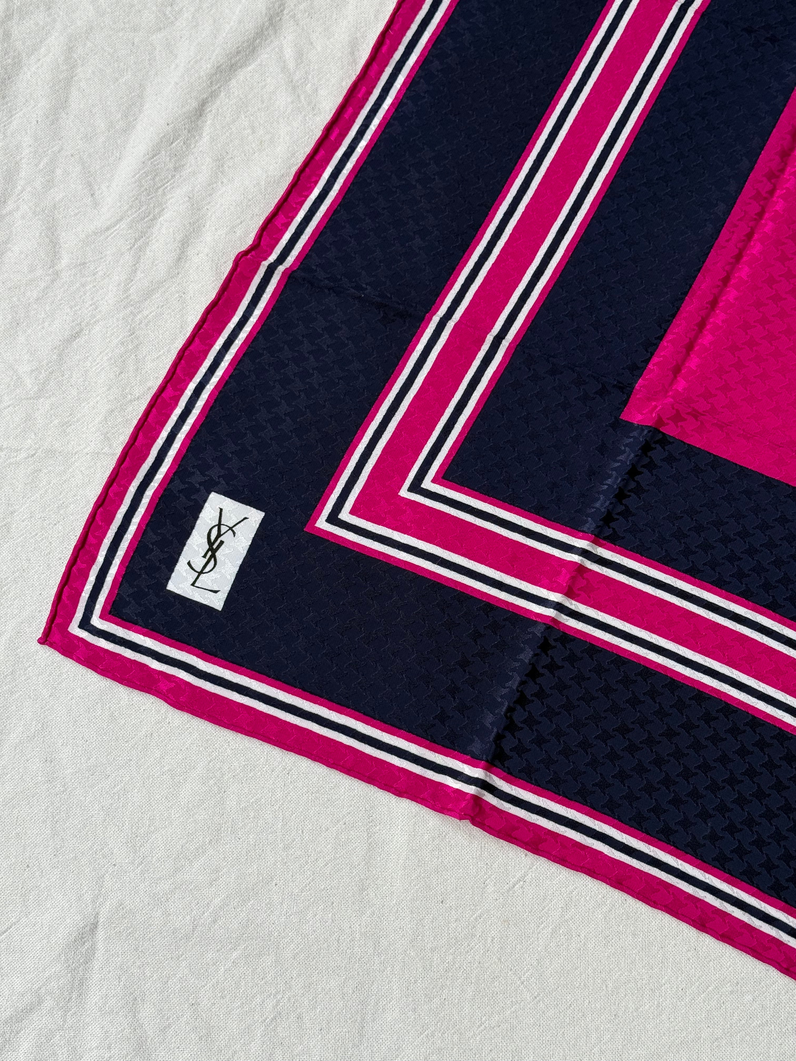 Bufanda Yves Saint Laurent – Estampados gráficos