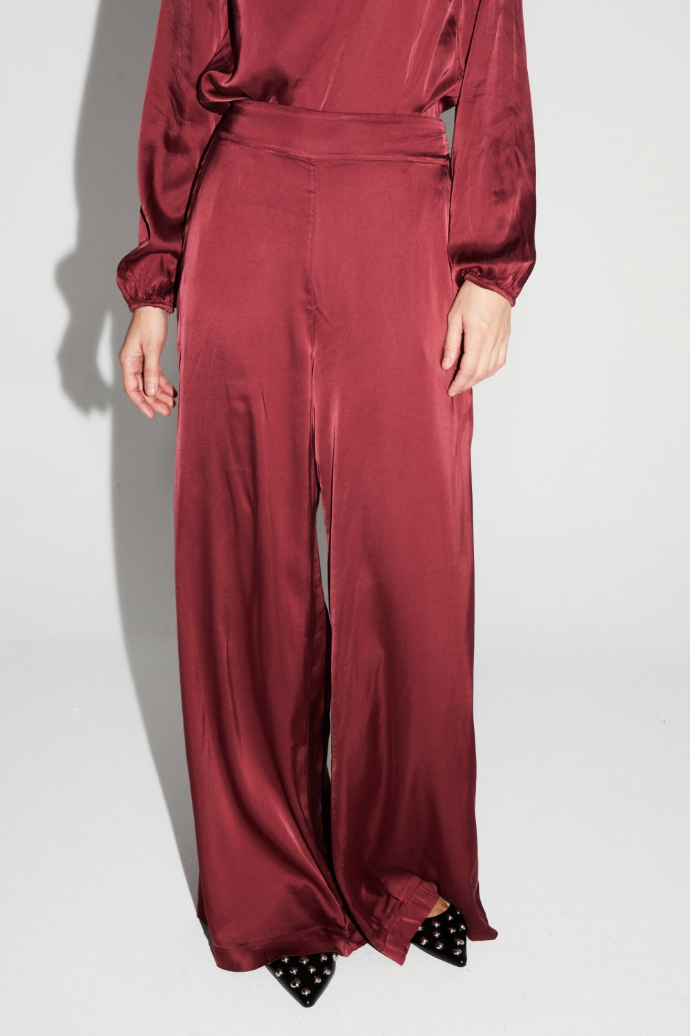 Pantalon Charlie Satin Viscose Bordeaux Fabriqué En Italie