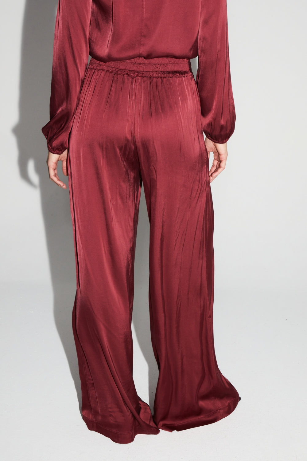 Pantalon Charlie Satin Viscose Bordeaux Fabriqué En Italie