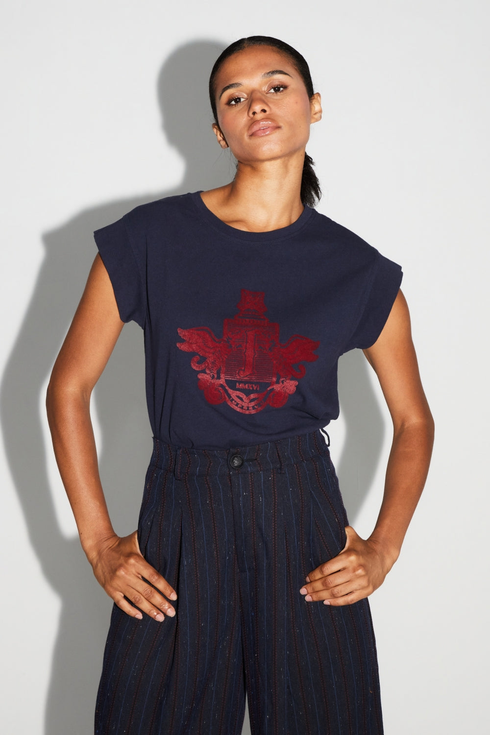 Camiseta Robbie Escudo Burdeos Hecha en Portugal - Azul