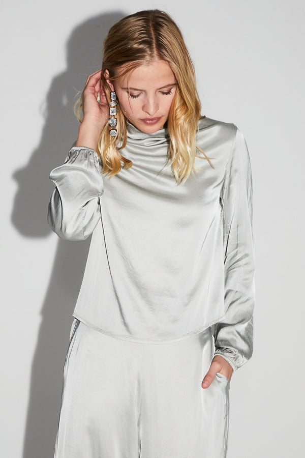 Blusa plateada elástica de viscosa satinada The Cléa hecha en Italia
