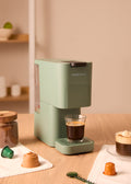 Thera Studio - Cafetera Multicápsula Express & Café Molido - Verde Salvia