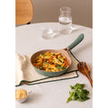 Pan Studio - Poêle En Fonte D'Aluminium & Manche En Bakélite - 24Cm - Vert Sauge & Cuivre