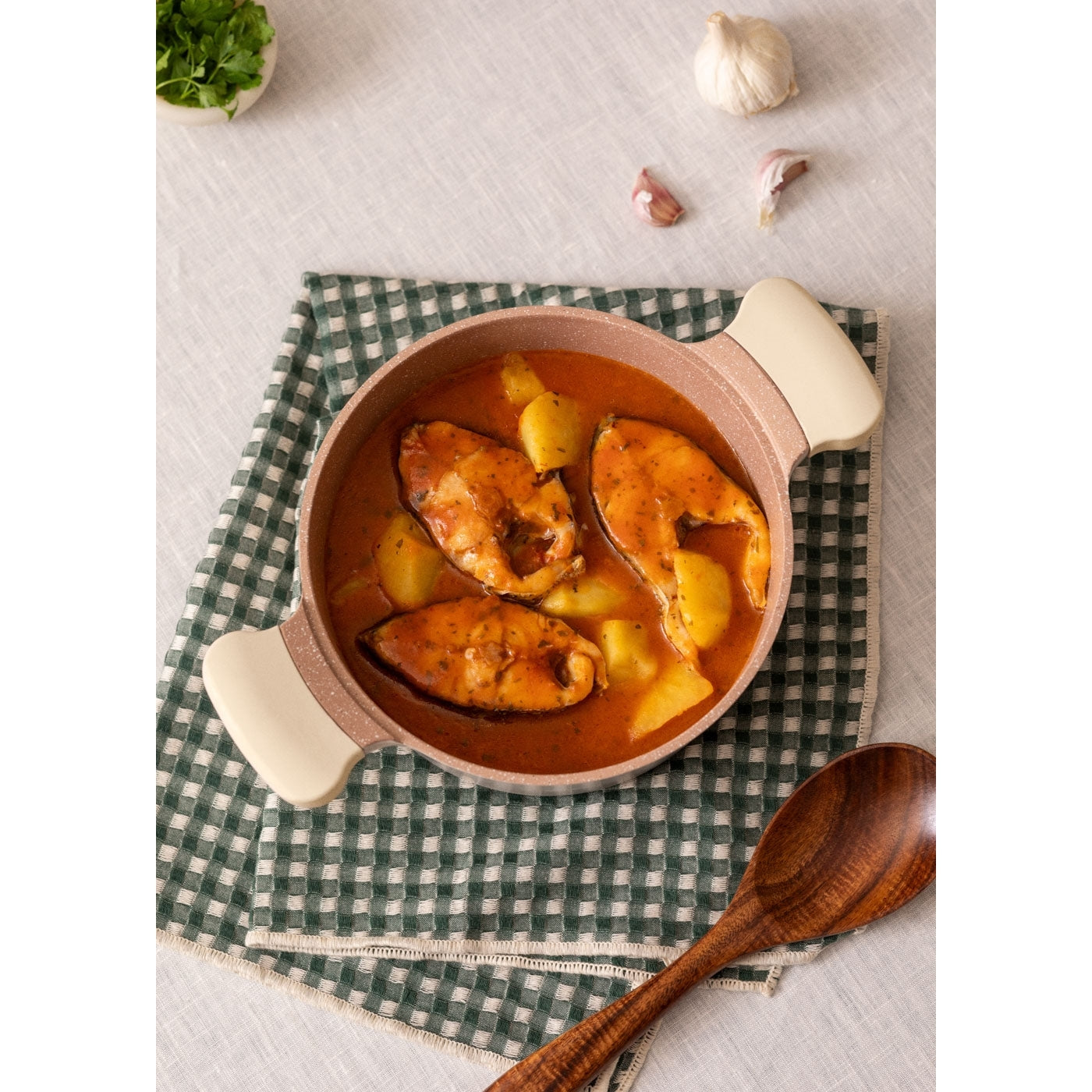 Pot Studio - Casserole En Fonte D'Aluminium Avec Poignées En Bakélite - 24Cm - Sable & Cuivre