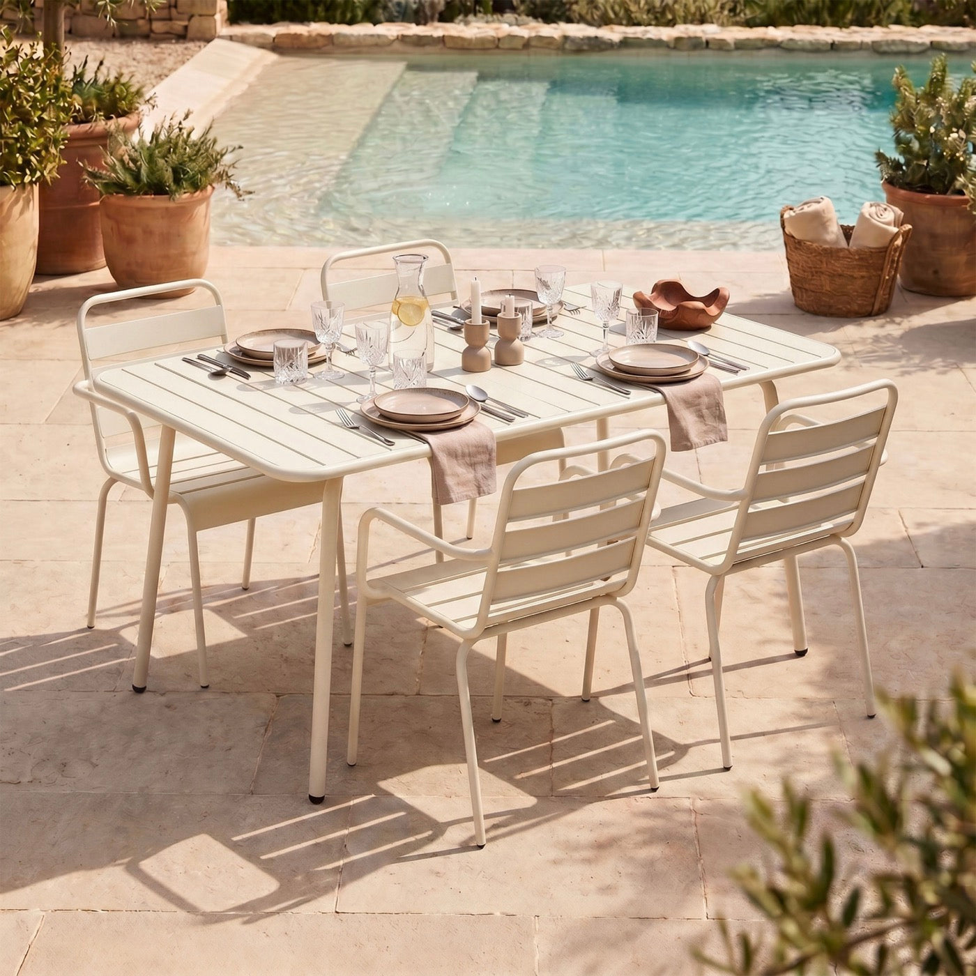 Baca - Conjunto Mesa de Jardín + 4 Sillones de Metal - Beige