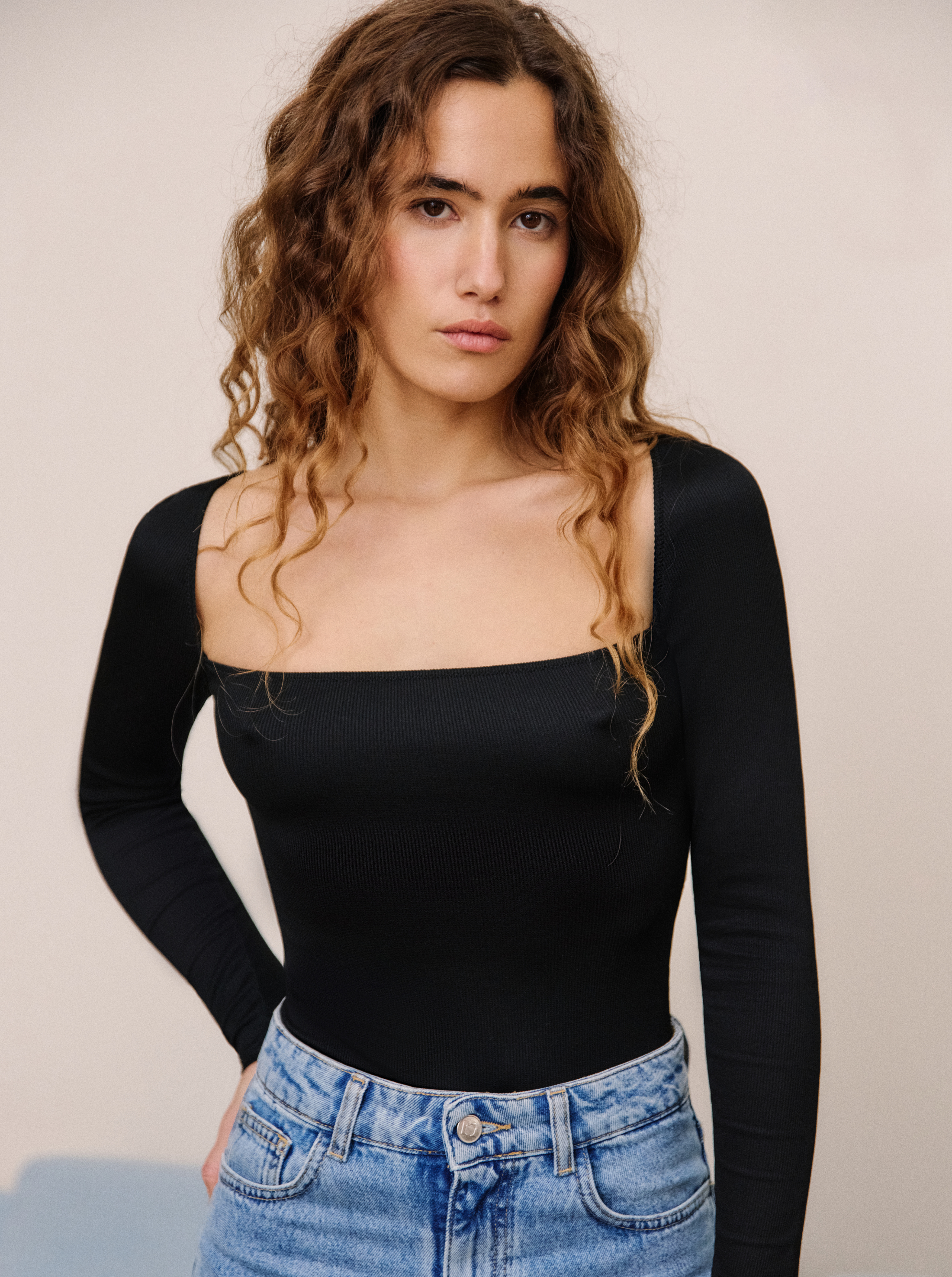 Body Black Square