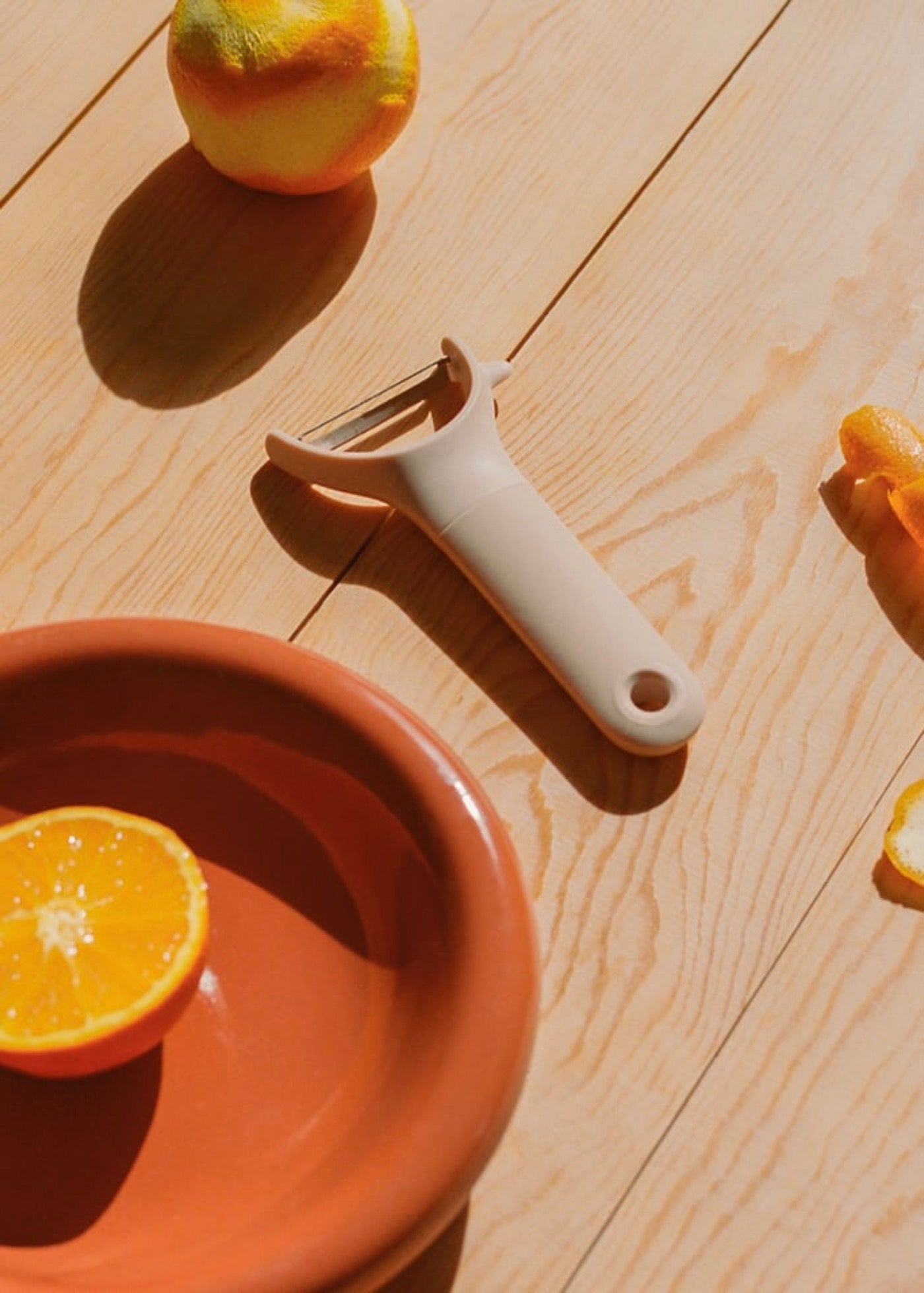 Kitchenware Studio - Fruit and Vegetable Peeler - Sand
