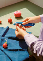 Kitchenware Studio - Éplucheur Fruits & Légumes Droit - Bleu Cobalt
