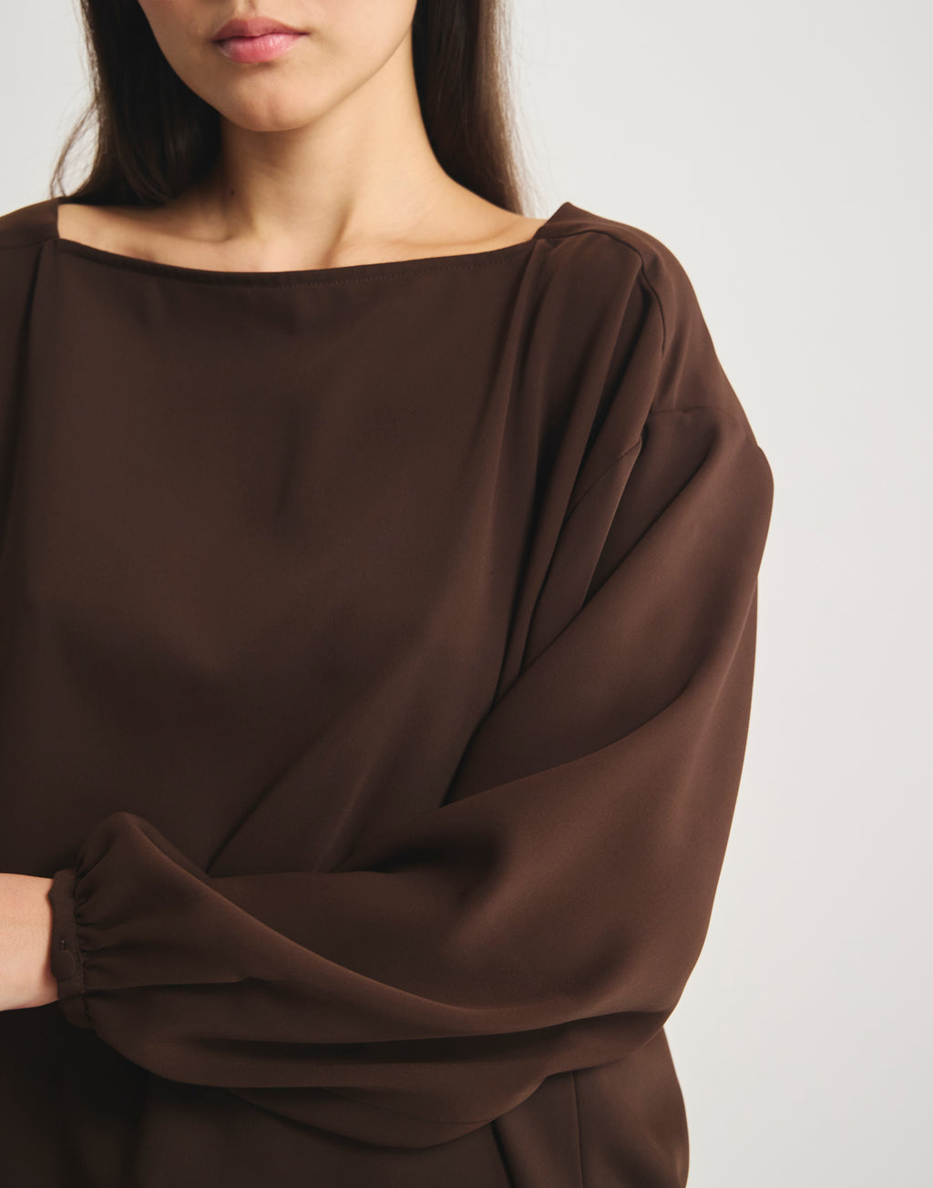 Ines De La Fressange – Sea T-Shirt - Brown, model wearing a brown long-sleeved top, front view