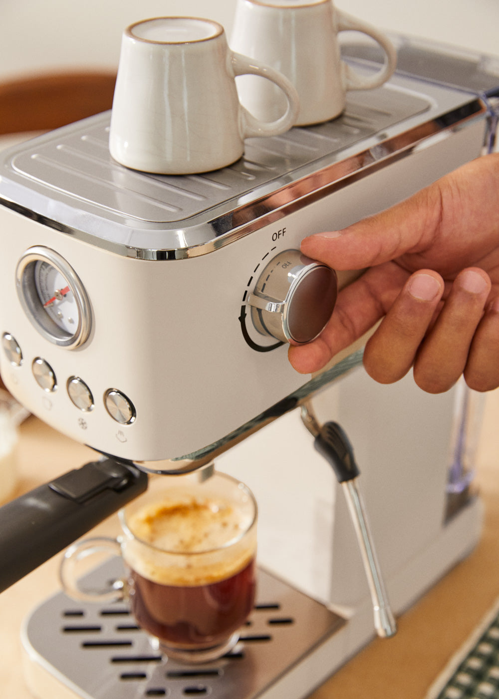 Thera Classic Compact - Cafetera Espresso Con Función Café Frío - Blanco Roto