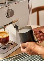 Thera Classic Compact - Cafetera Espresso Con Función Café Frío - Blanco Roto