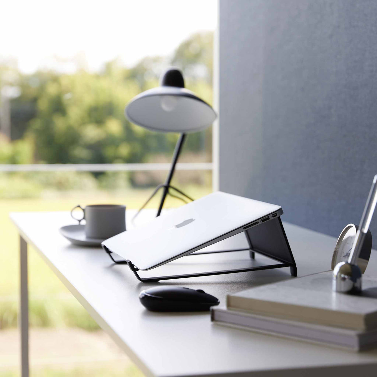 Soporte 2 en 1 para ordenador y tablet Tower - Negro