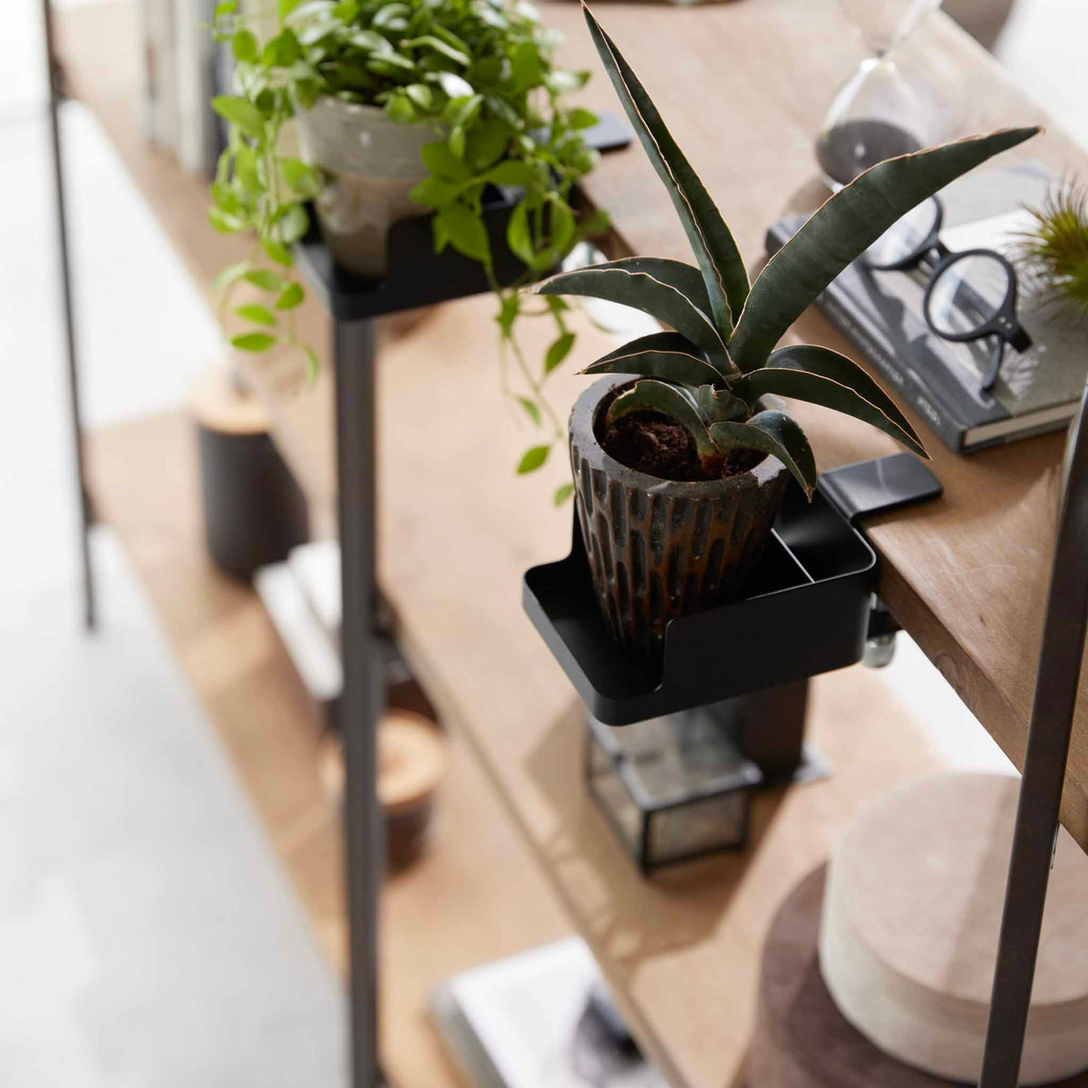 Soporte para smartphone y portavasos de escritorio Tower - Negro