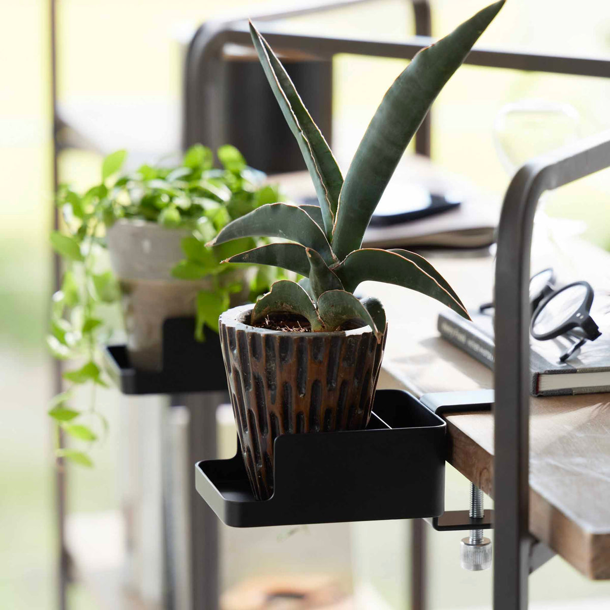 Soporte para smartphone y portavasos de escritorio Tower - Negro
