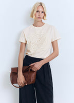 Camiseta Bordada Con Flor De Crochet