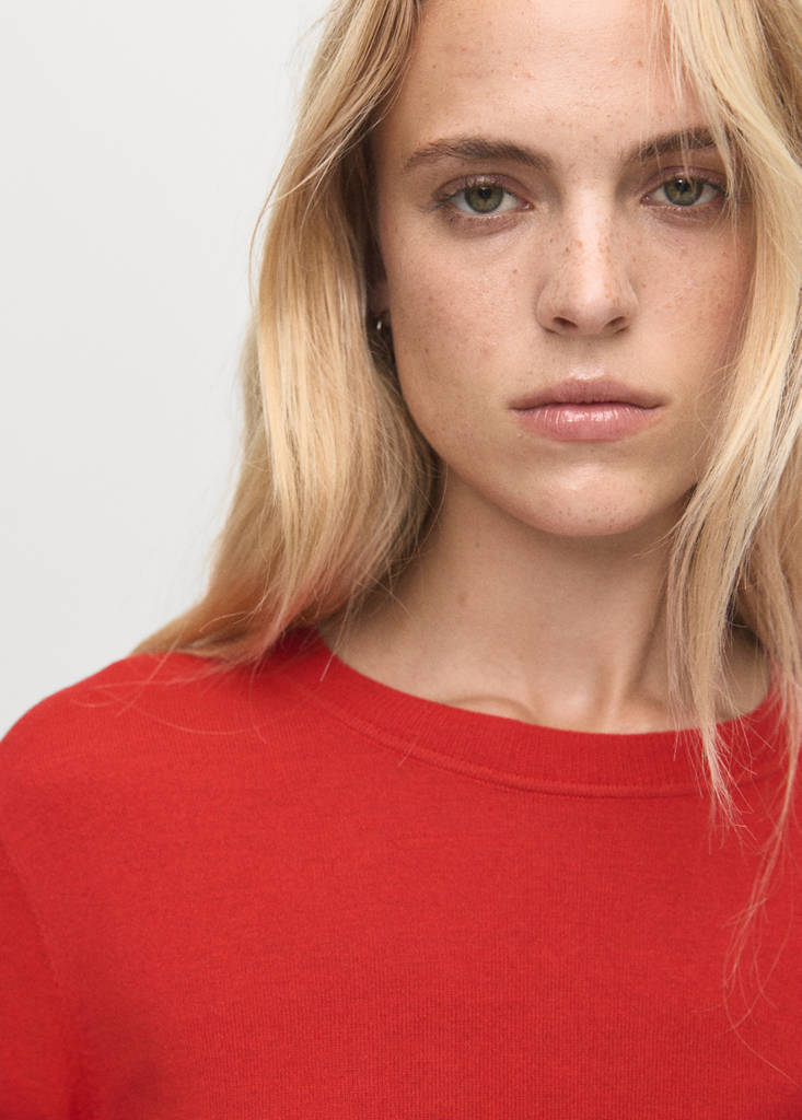 Finstrikket pullover med rund hals