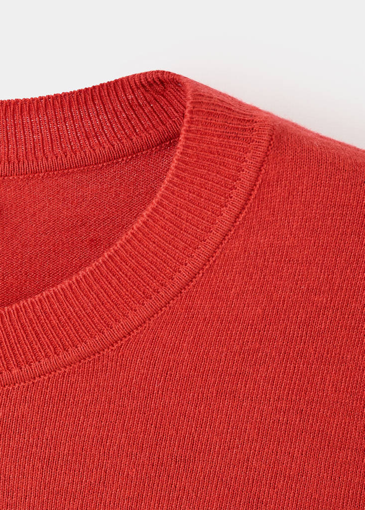 Finstrikket pullover med rund hals