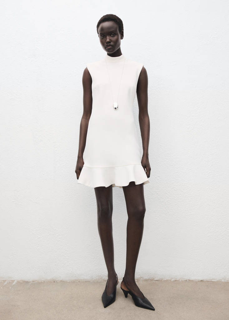 Vestido Con Volantes Y Cuello Chimenea