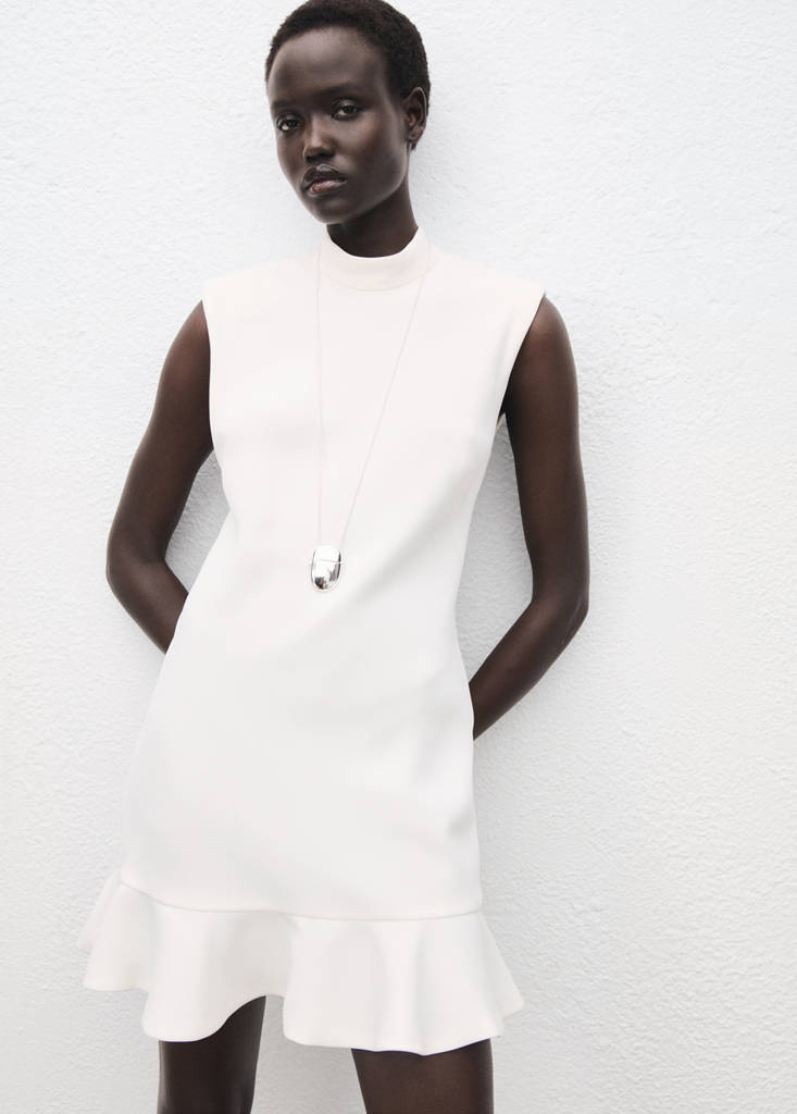 Vestido Con Volantes Y Cuello Chimenea