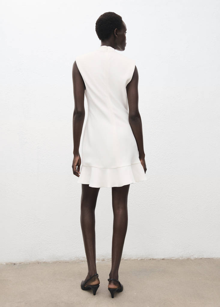 Vestido Con Volantes Y Cuello Chimenea