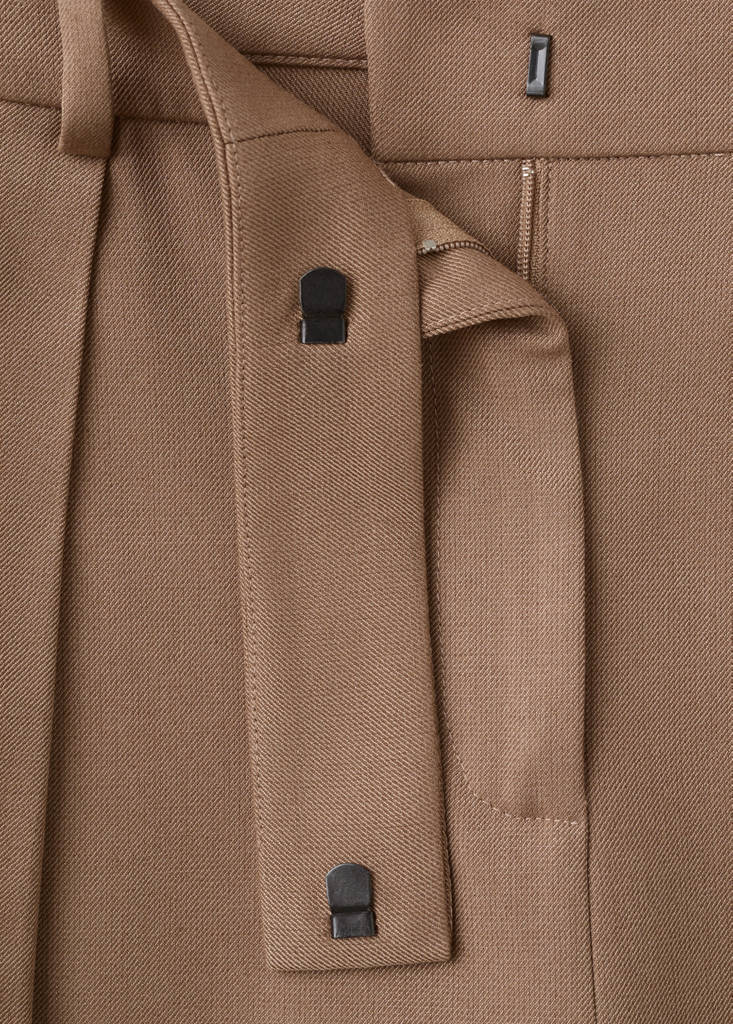 Pantalon Droit Pinces Avec Patte De Boutonnage