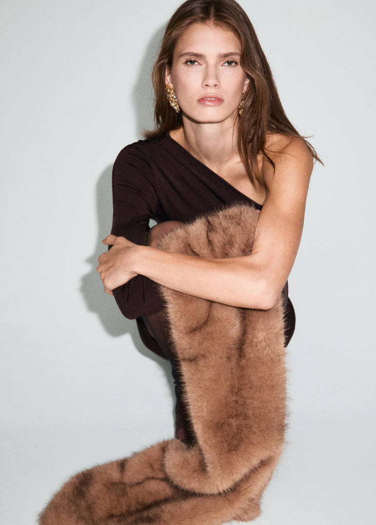 Robe En Maille Fine Avec Manches Asymétriques