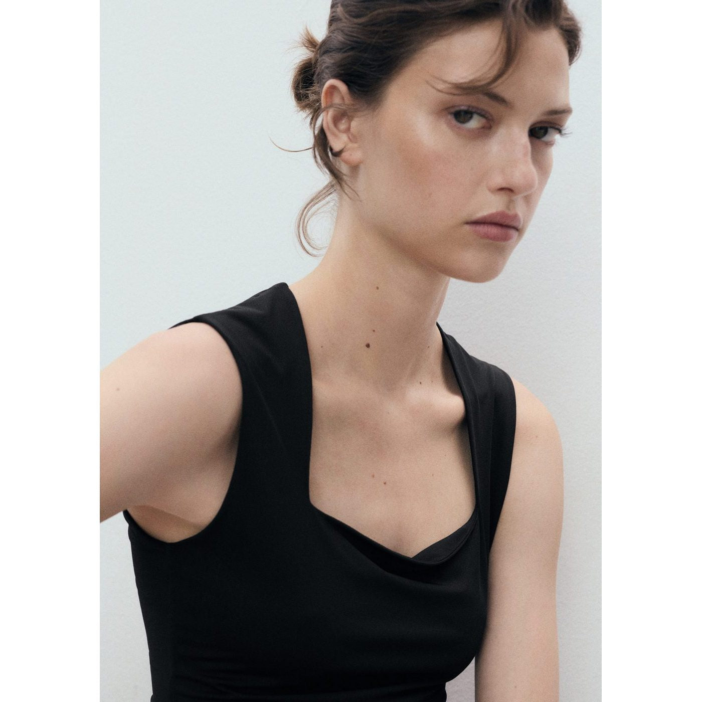 Top ajustado con tirantes anchos