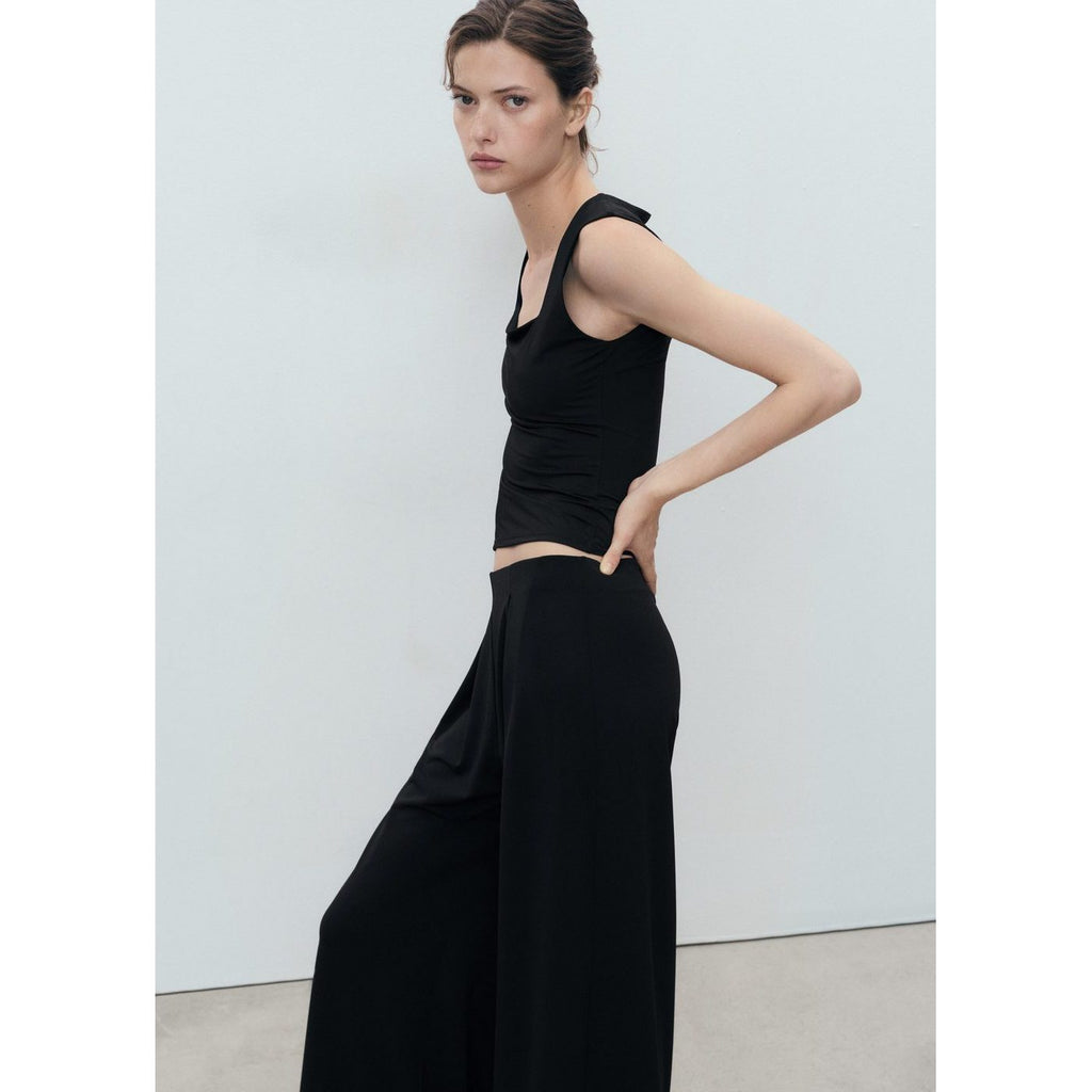 Top ajustado con tirantes anchos