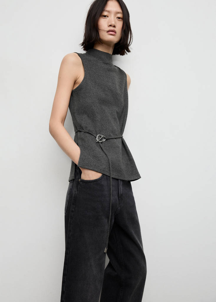 Top con Collo Alto e Cintura