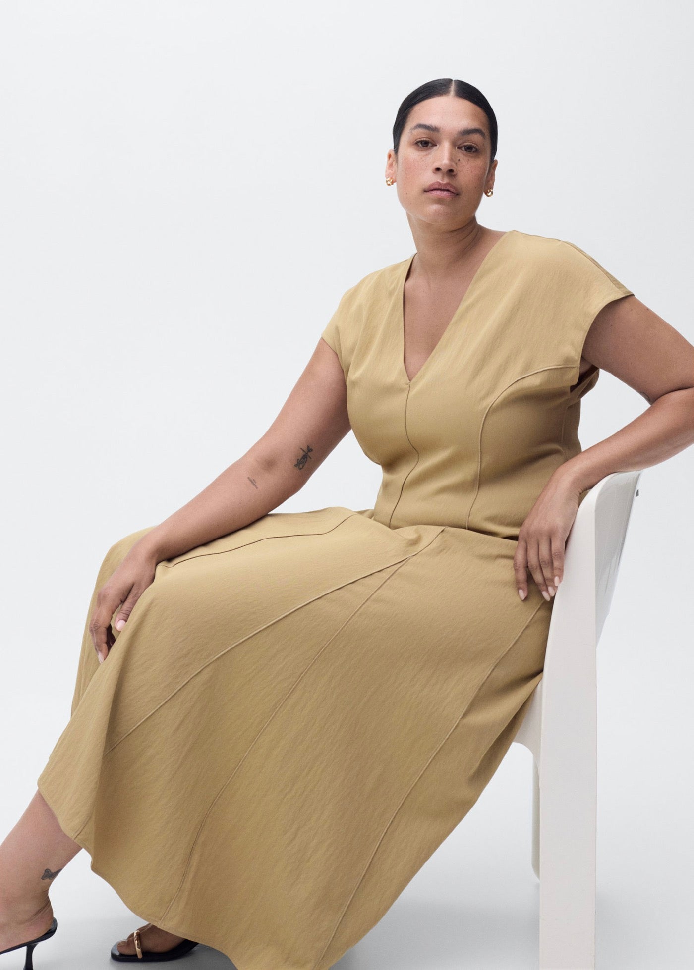 Robe Col V Avec Coutures