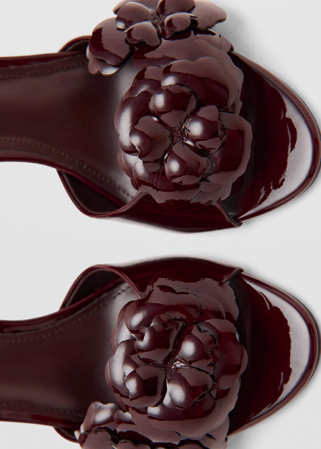 Sandales Vernies À Talon À Fleurs