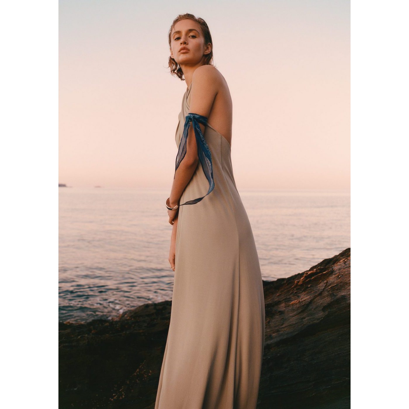 Long Dress With Crossed American Armholes