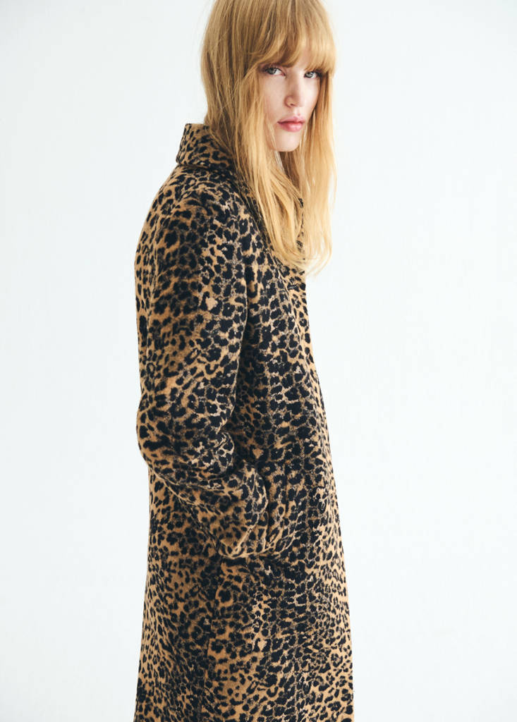 Lang frakke med leopardprint