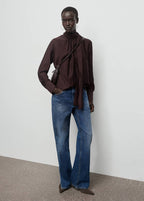 Blusa Texturada Con Pañuelo