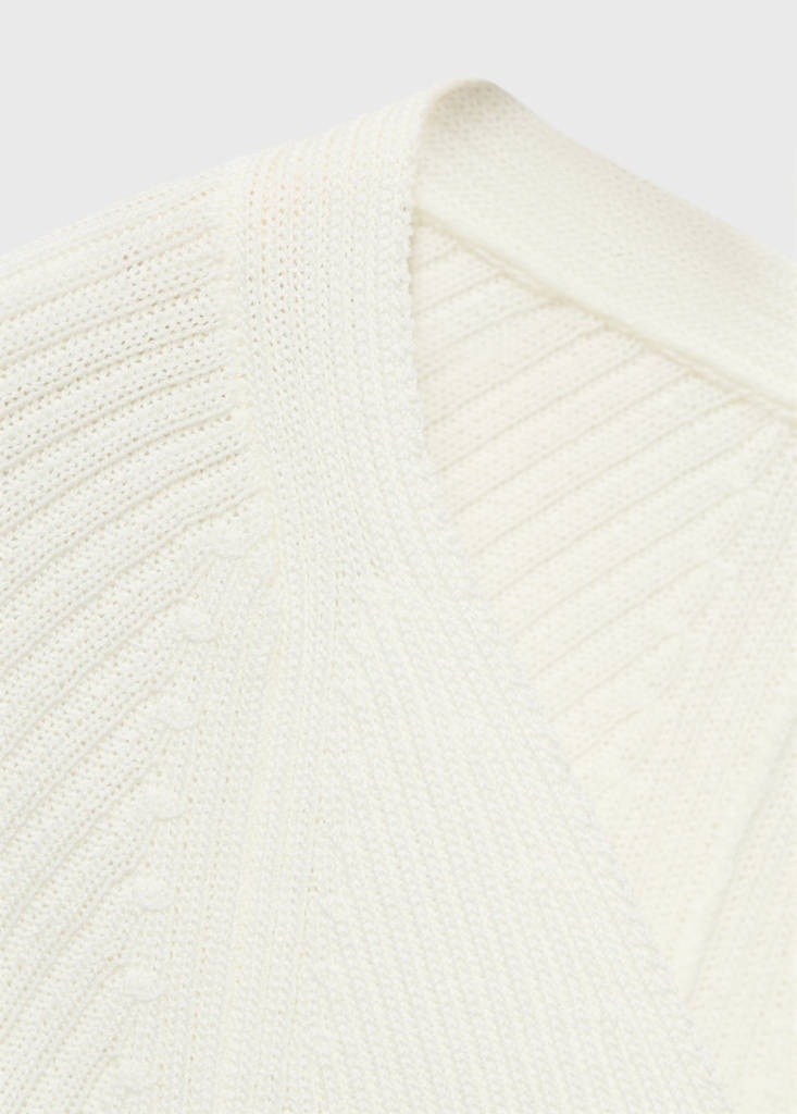 Ribstrikket pullover med V-hals