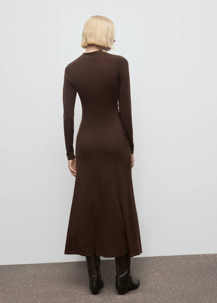 Vestido De Punto Con Cuello Subido