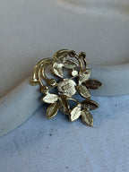 Broche Trifari Vintage - Feuillage Doré Et Cabochons Noirs