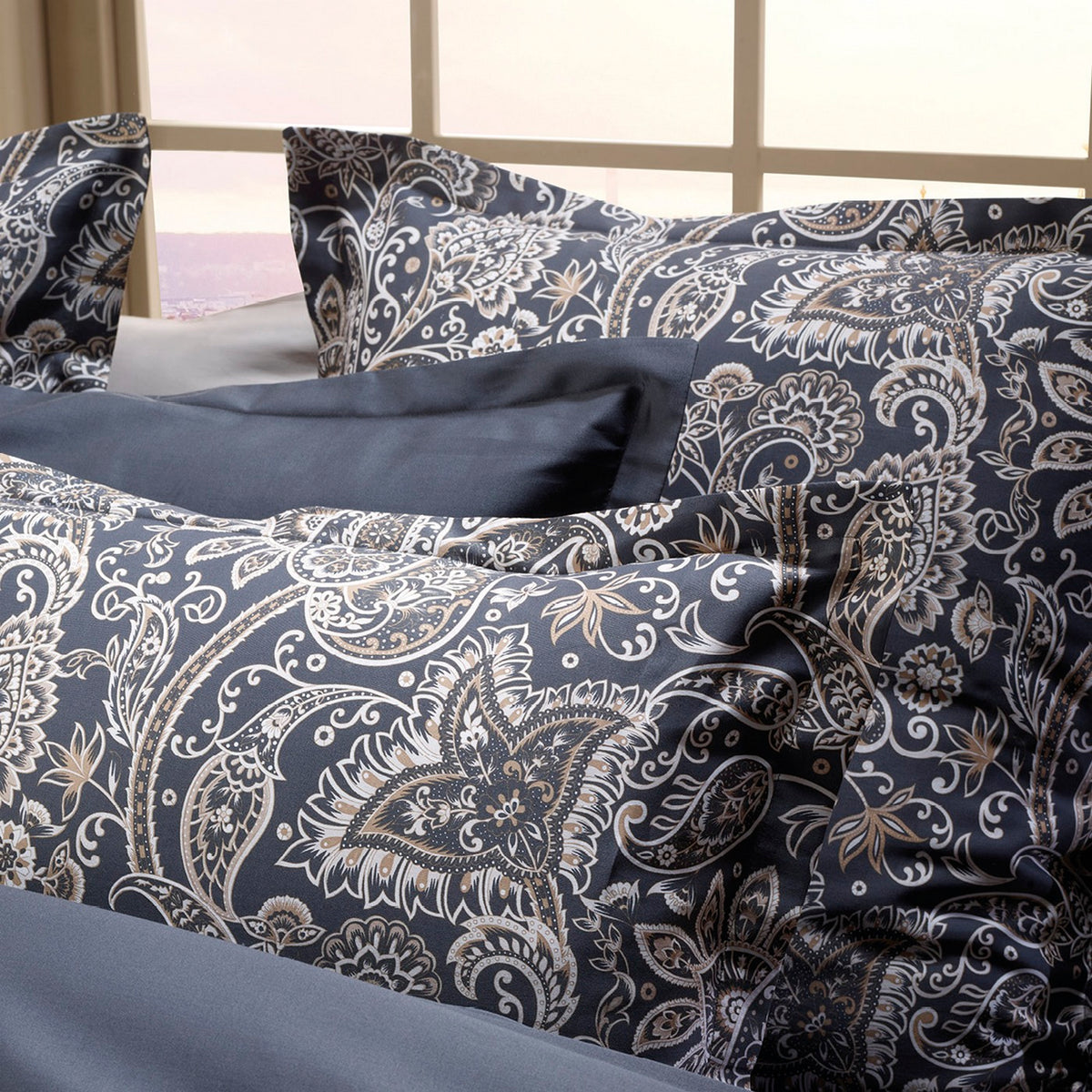 Set of 2 Cotton Sateen Pillowcases - Grey / Taupe Paisley