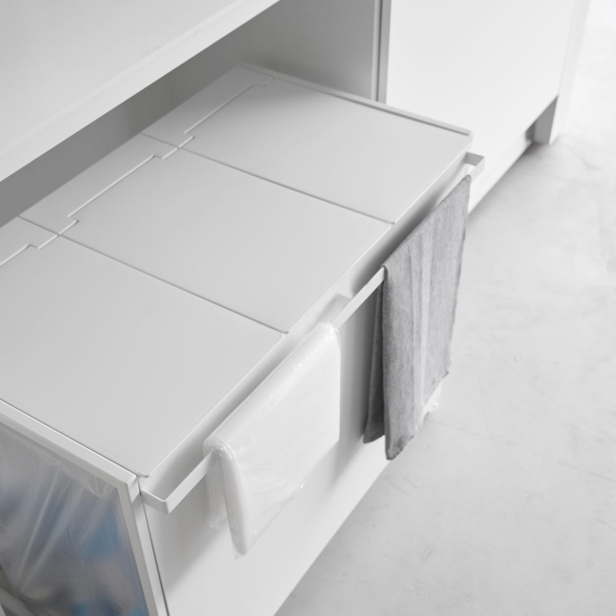Cubo De Basura De 3 Compartimentos Tower Con Ruedas - Blanco