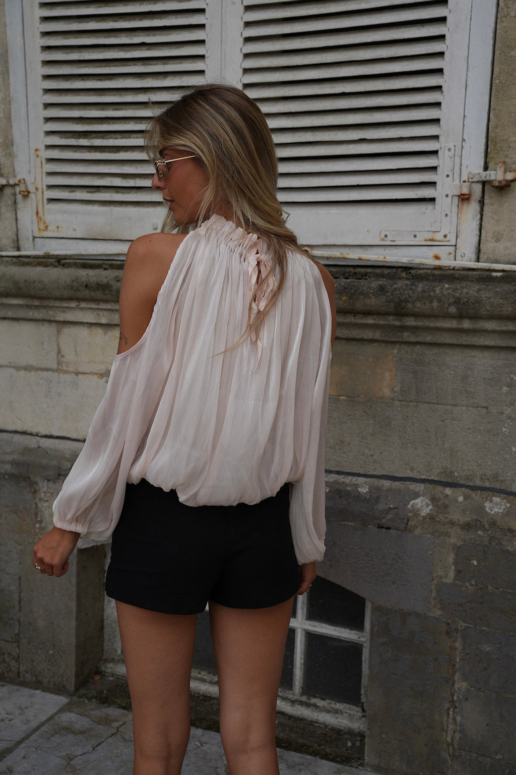 Octavia-bluse med hulmønster – creme