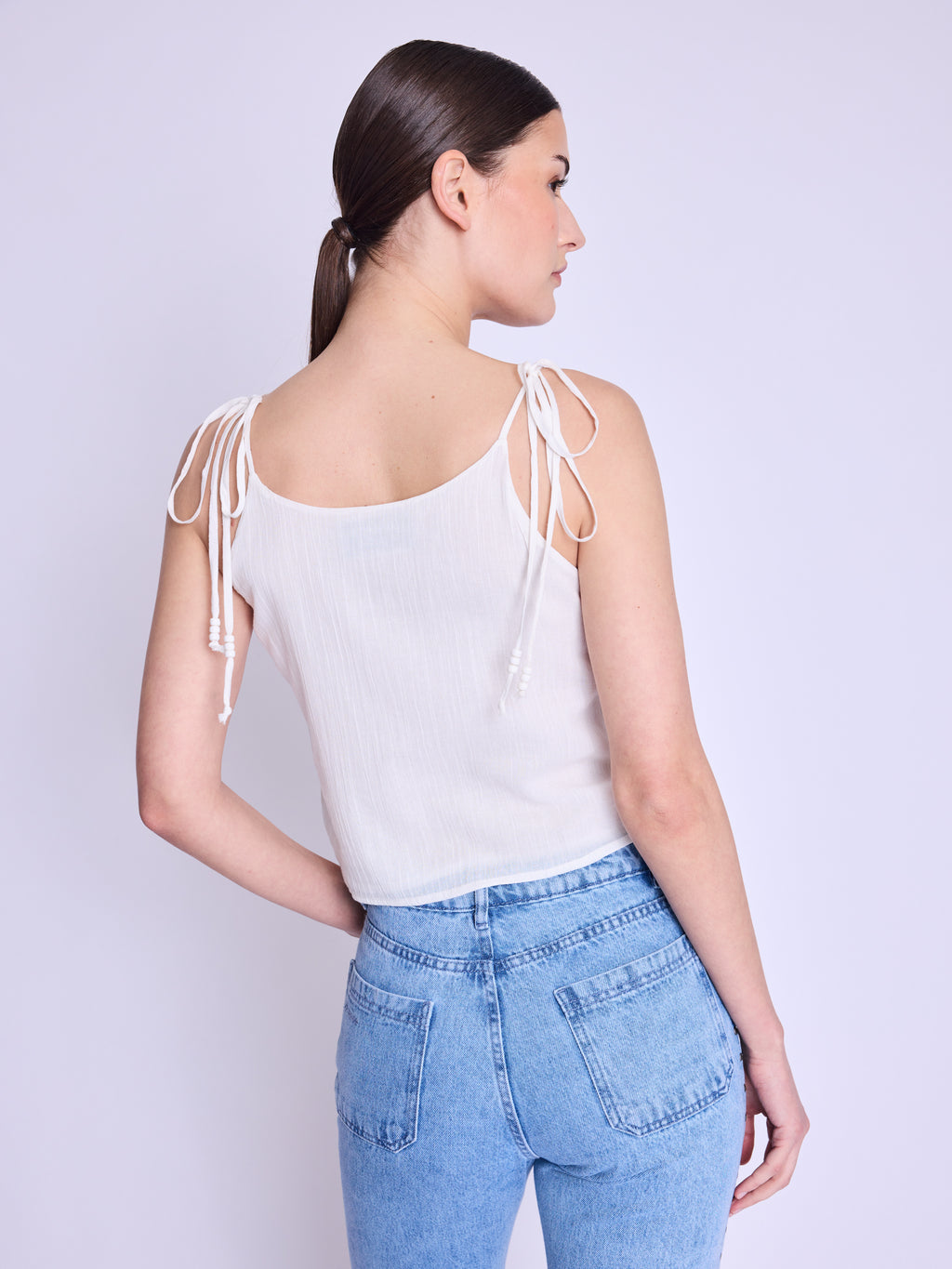 Top con bordado de mariposas - Blanco roto